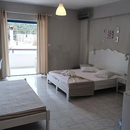 Blue & White Askeli Studios Poros Town Exterior foto
